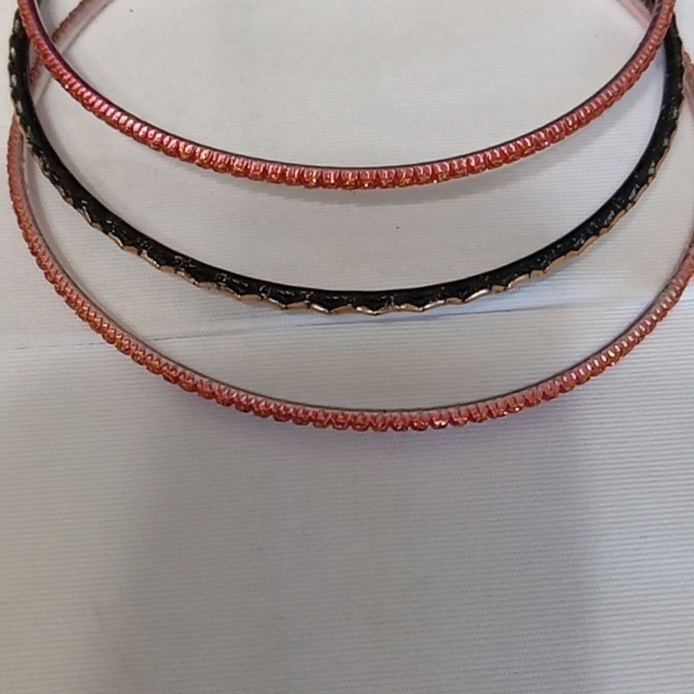 NECKLACE AND BANGLES - Picture 3 of 3